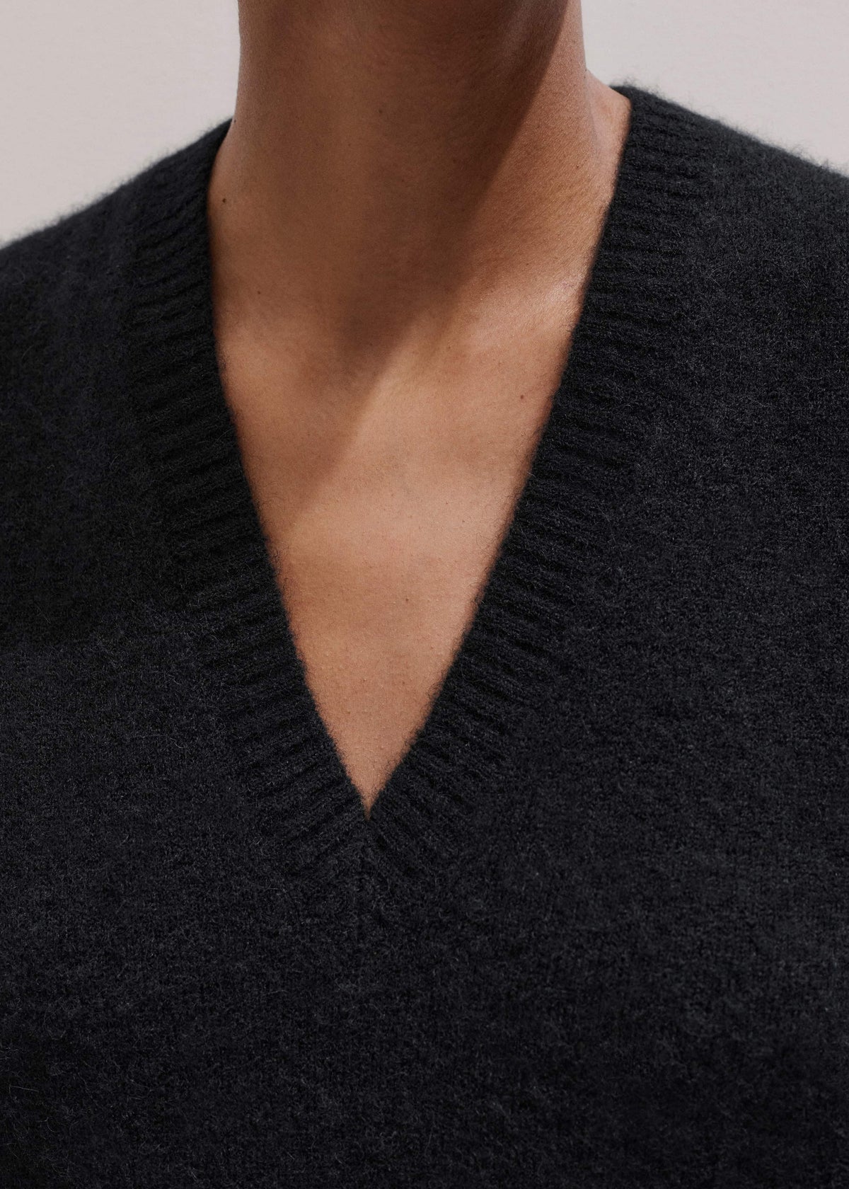 ME+EM Clothing Black V-Neck Straight Knit Vest