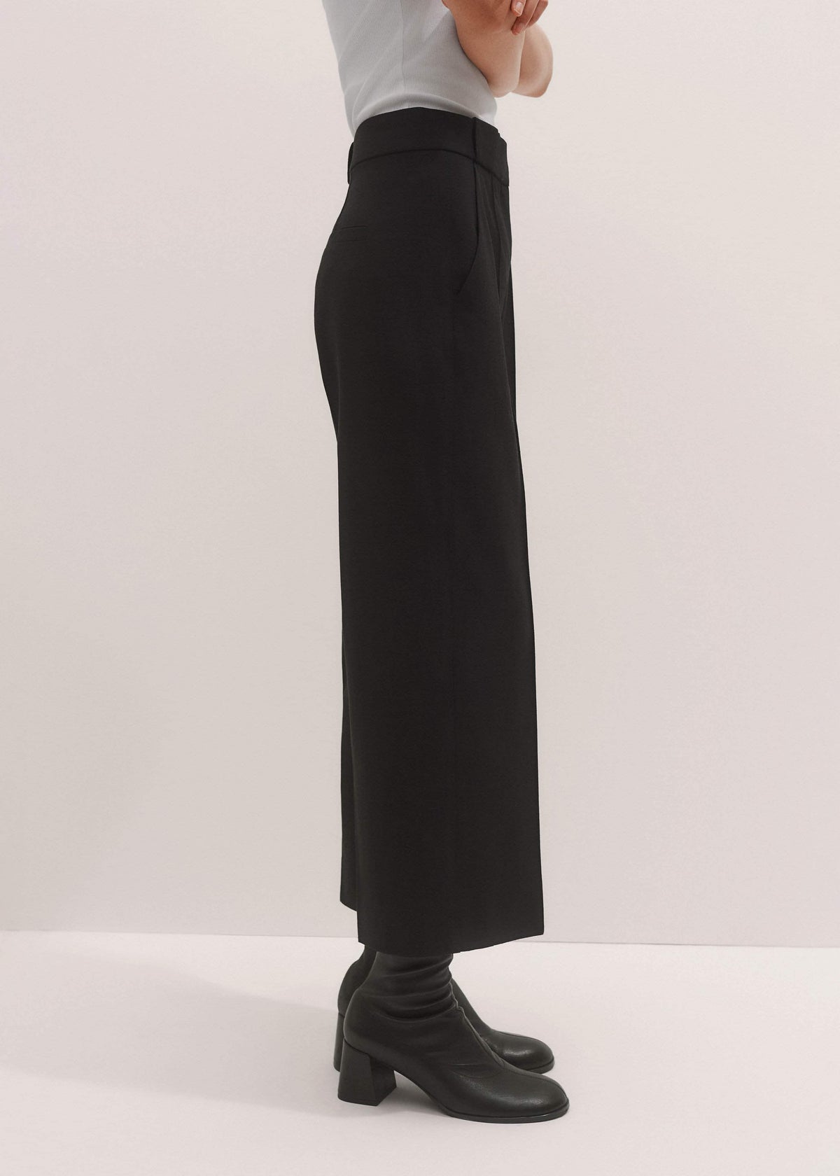 ME+EM Clothing Black Straight Crop Pant