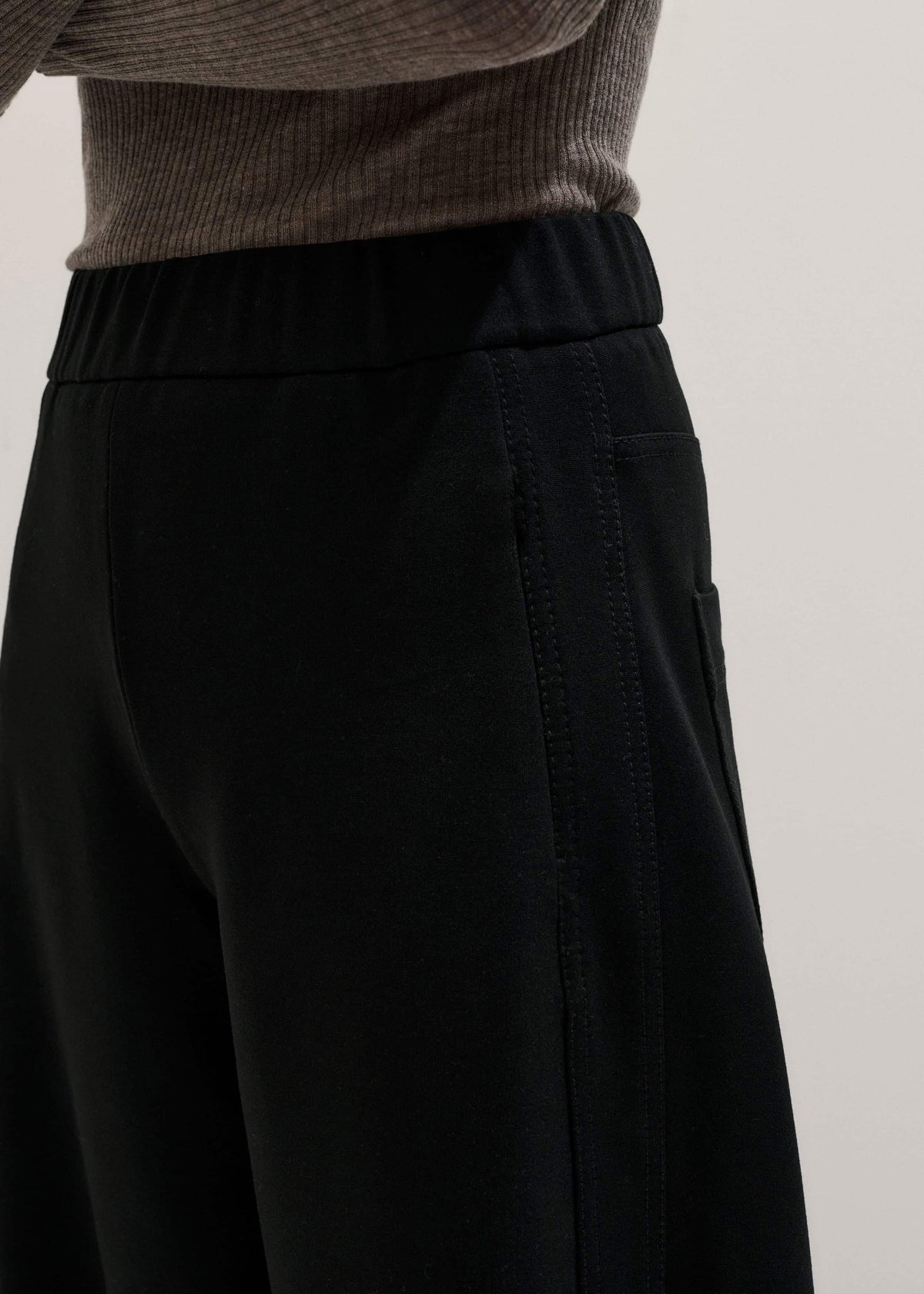 ME+EM Clothing Black Luxe Travel Tailoring Barrel-Leg Pant
