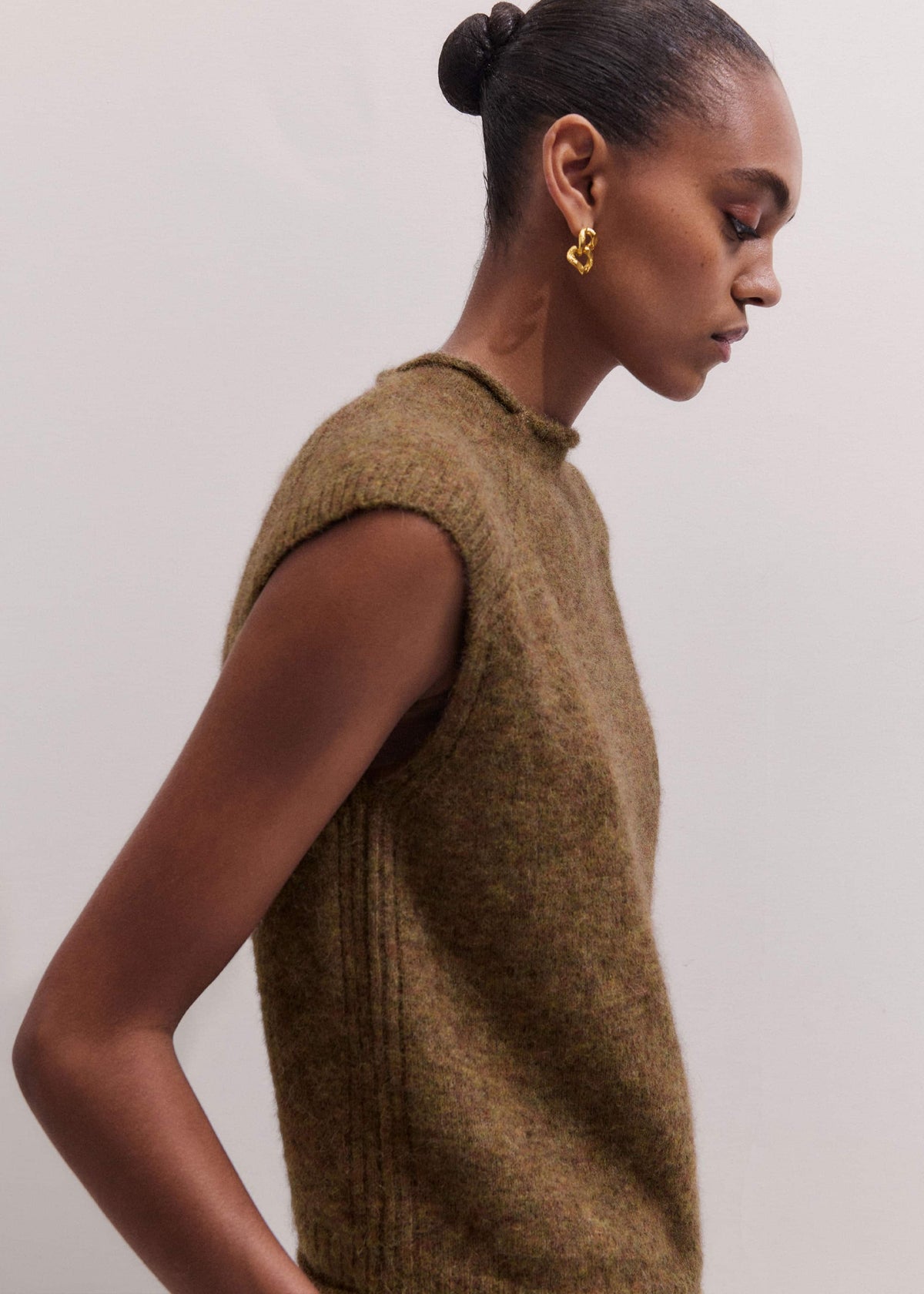 ME+EM Clothing Brown Roll Trim Straight Layering Sweater Vest