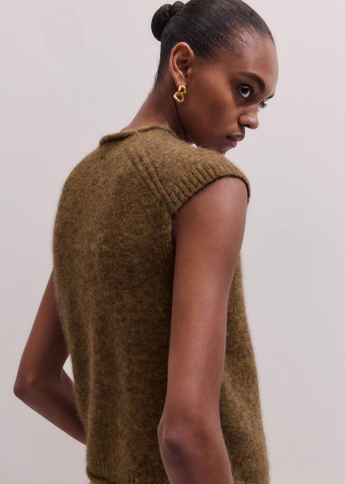 ME+EM Clothing Brown Roll Trim Straight Layering Sweater Vest