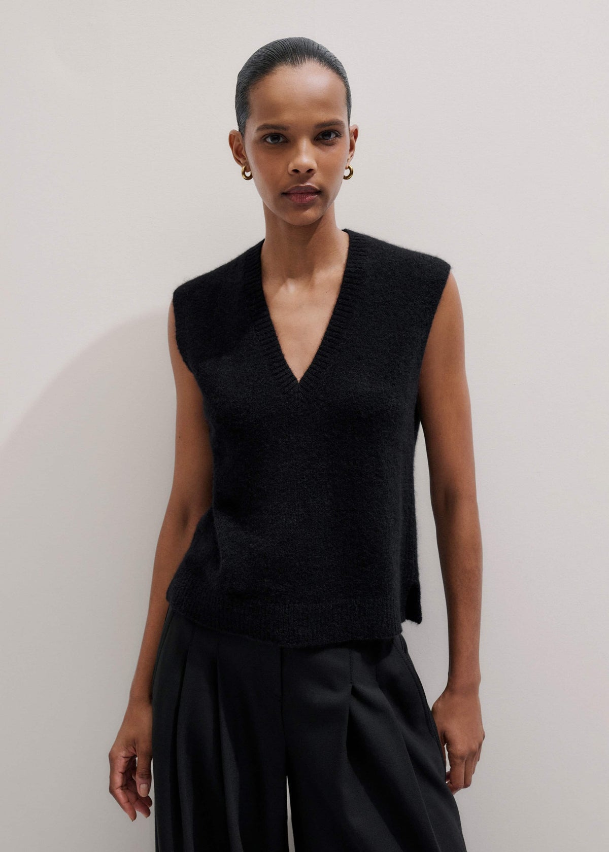 ME+EM Clothing Black V-Neck Straight Knit Vest