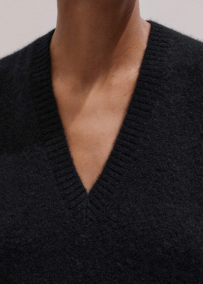 ME+EM Clothing Black V-Neck Straight Knit Vest