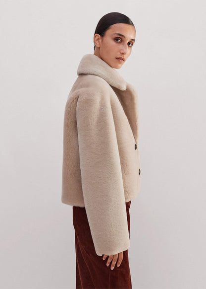 ME+EM Clothing Cream Luxe Short Shearling Coat | Shearling Coats